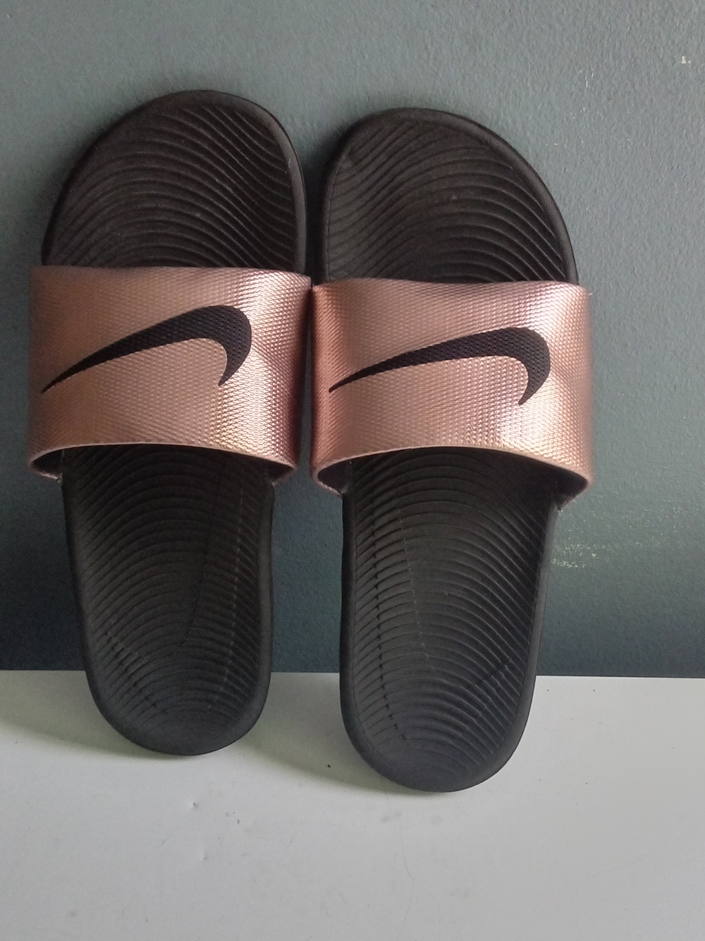 Nike Kawa Slides Rose Gold Black Metallic Athletic Sandals Swoosh Logo